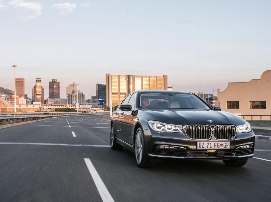  BMW 740i 2016 года  (ZA) (фото 26 из 30)